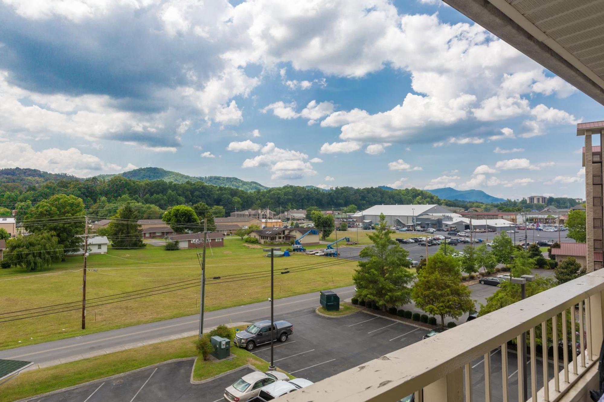 Twin Mountain Inn & Suites Pigeon Forge Exterior foto