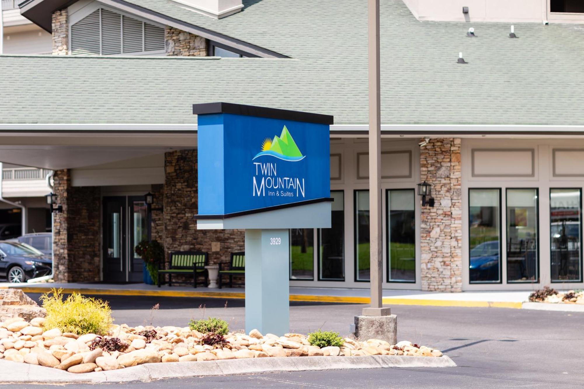 Twin Mountain Inn & Suites Pigeon Forge Exterior foto